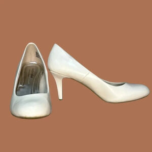Comfort Plus Predictions High Heel Pumps Women Shoes Sz 7.5 White Bridal